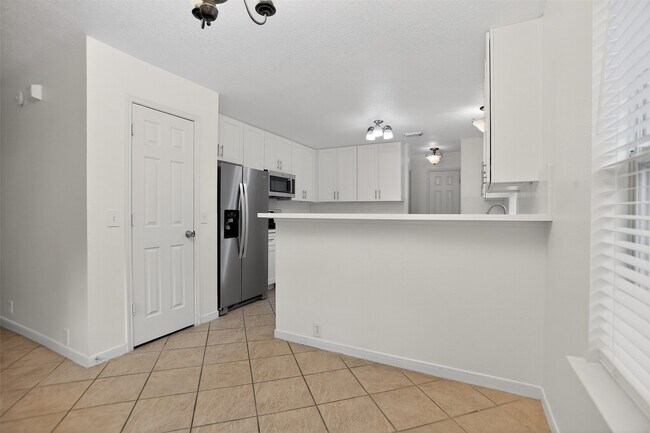 Building Photo - 17627 S Summit Canyon Dr