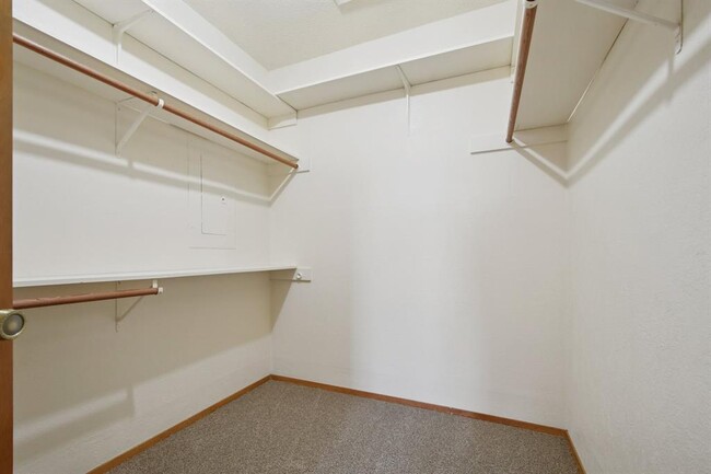 Building Photo - 21009 Fawn Ridge Dr