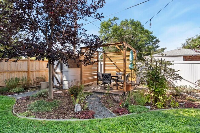 Building Photo - 1001 Ida Dr