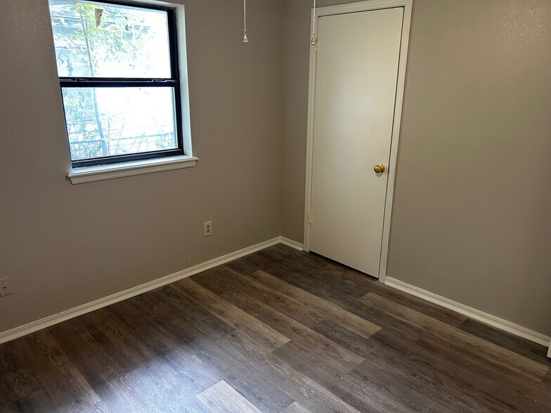 Bedroom 2 - 418 S Park Ave