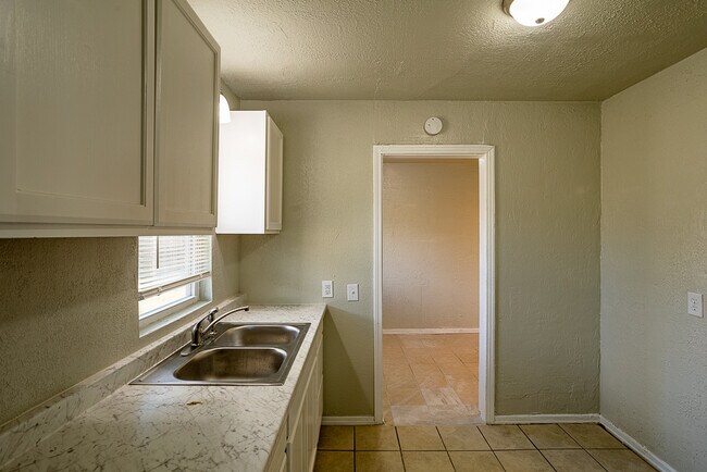 Building Photo - 1808 Magnolia St