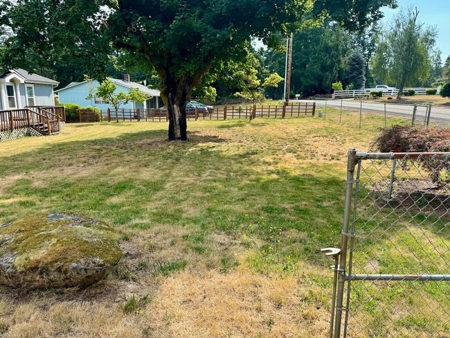 Building Photo - Rural 3 Bed/2 Bath with Office and Large Lot!