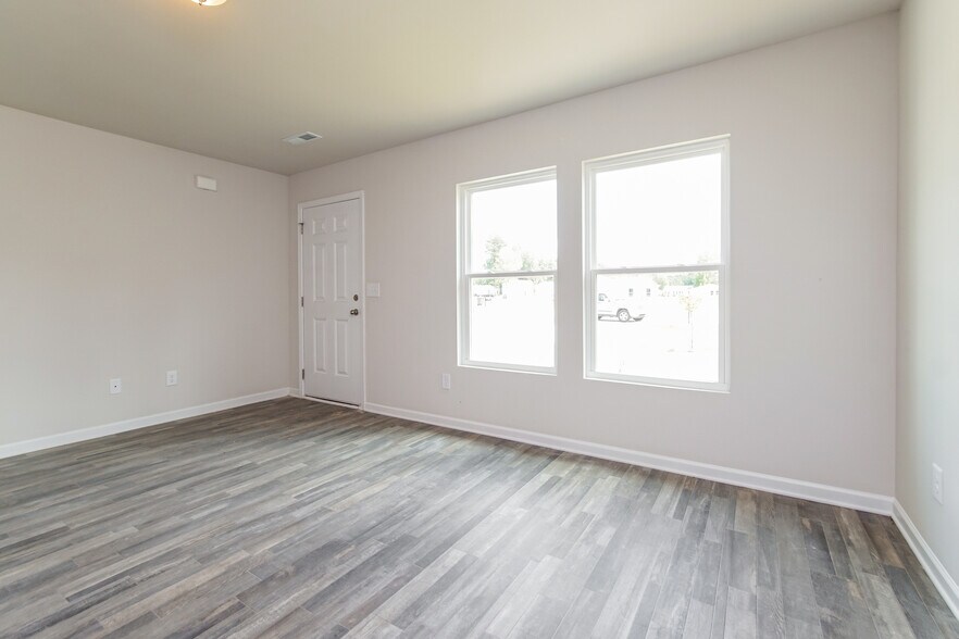 Building Photo - 2208 Cotton Dr