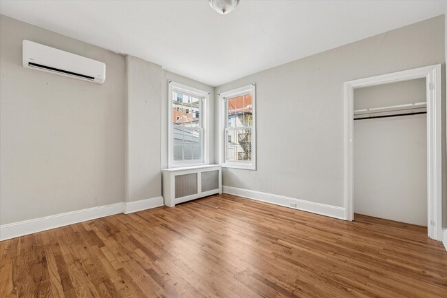 Building Photo - Updated 2BR Apartment in the Heart of West...