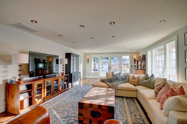 Building Photo - 3 Bedroom, 2.5 Home. Available NOW!!!!