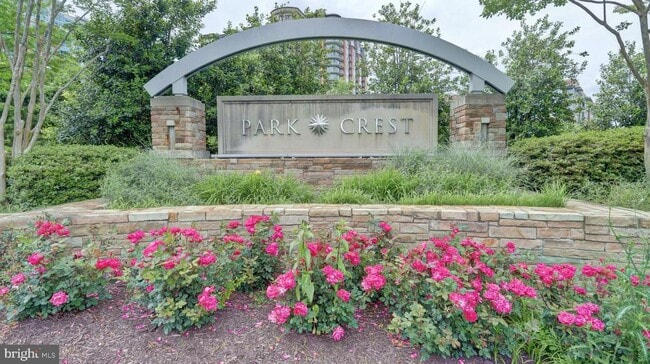 Building Photo - 8220 Crestwood Heights Dr