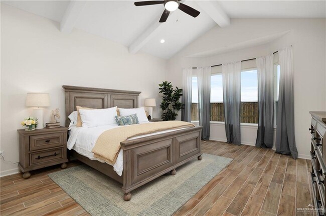 Building Photo - 33 E Silos Ave