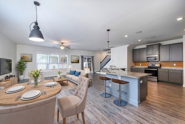 Building Photo - Beautiful home in popular Heritage Bay - F...