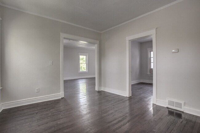 Building Photo - 3233 Park Ave