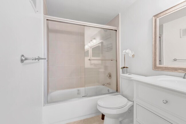 Building Photo - 15364 Lakes of Delray Blvd