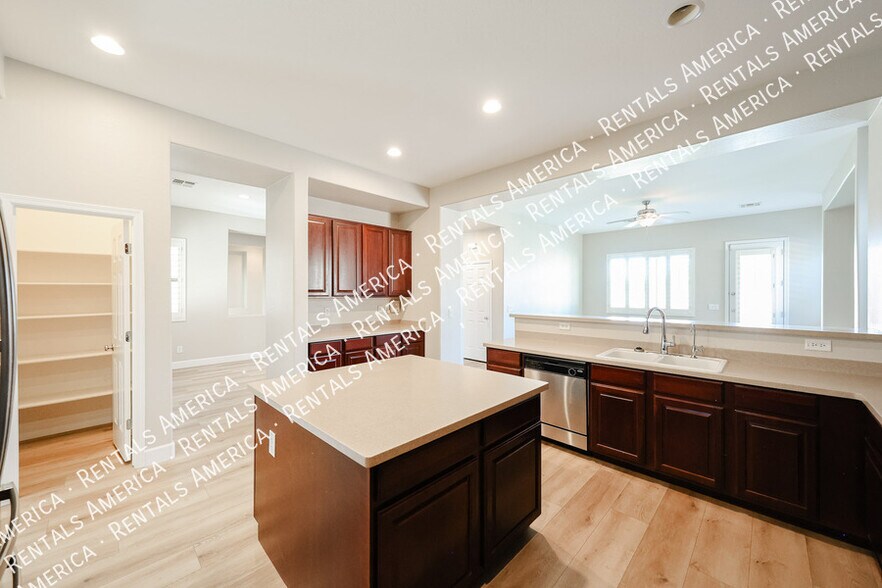Building Photo - 18676 E Braeburn Ln