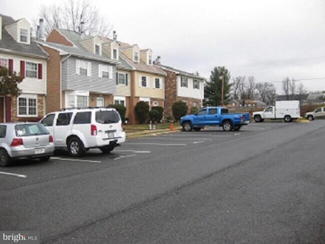 Building Photo - 3514 Cranmer Mews