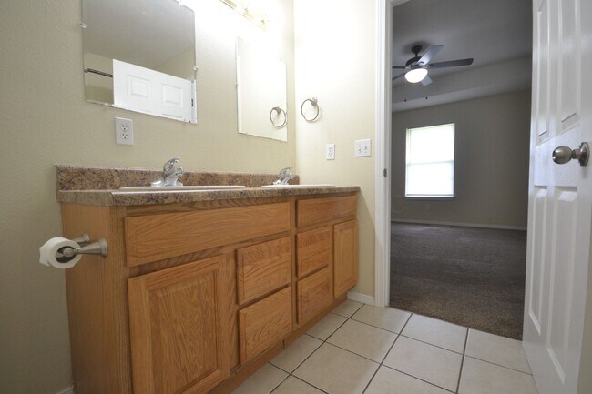 Building Photo - 432 Birchwood Duplex