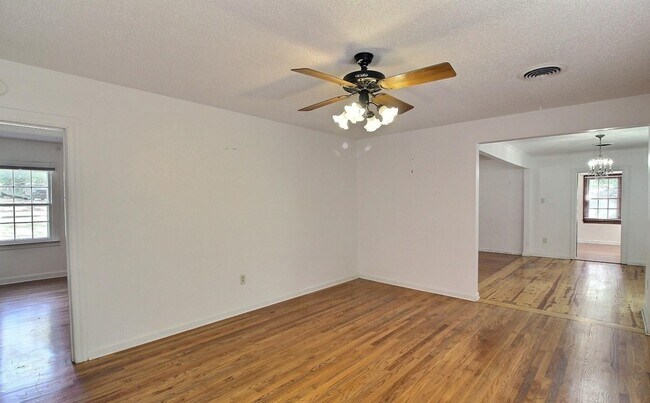 Building Photo - 487 S Center St