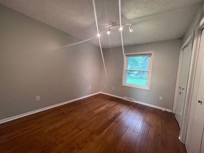 Building Photo - 1795 Forest Lake Dr SE