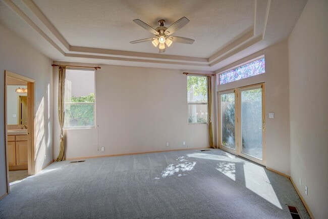 Building Photo - High Desert Custom Beauty 3 Bedroom 2 bath...