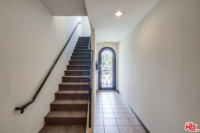 Building Photo - 14806 Burbank Blvd