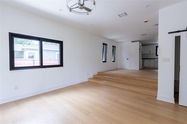 Building Photo - 2945 Moss St