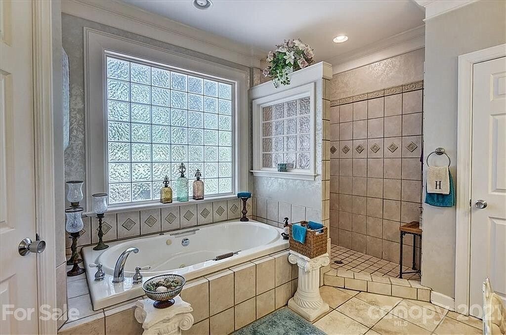 Building Photo - 2427 Mt Isle Harbor Dr