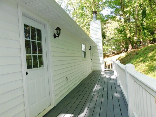 Building Photo - 183 Laurel Heights Dr