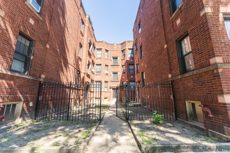 Building Photo - 4717 N Leavitt St