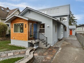 Building Photo - Better Than New Single Family Home!
