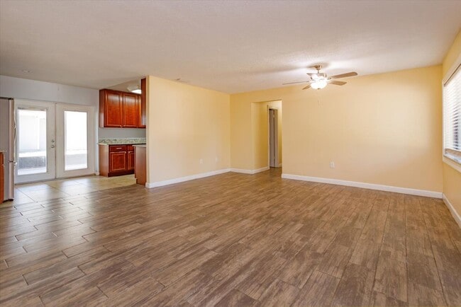 Building Photo - 3/1 Home With A Detached 1/1 Bd In-Law Suite And Detached Airconditioned Metal Storage