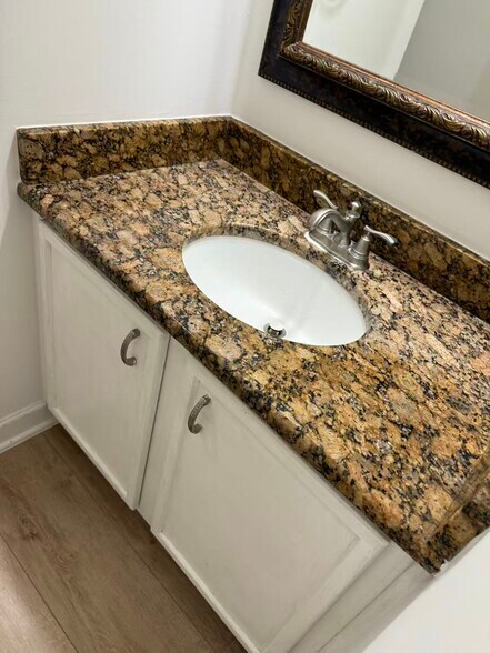 Building Photo - 1922 9th Street Dr SE