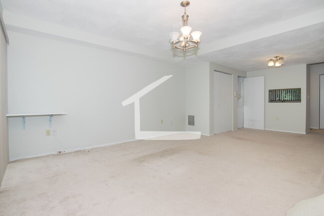 Building Photo - HOT ALLSTON LISTING!!!!