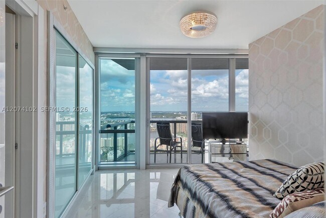 Building Photo - 17121 Collins Ave
