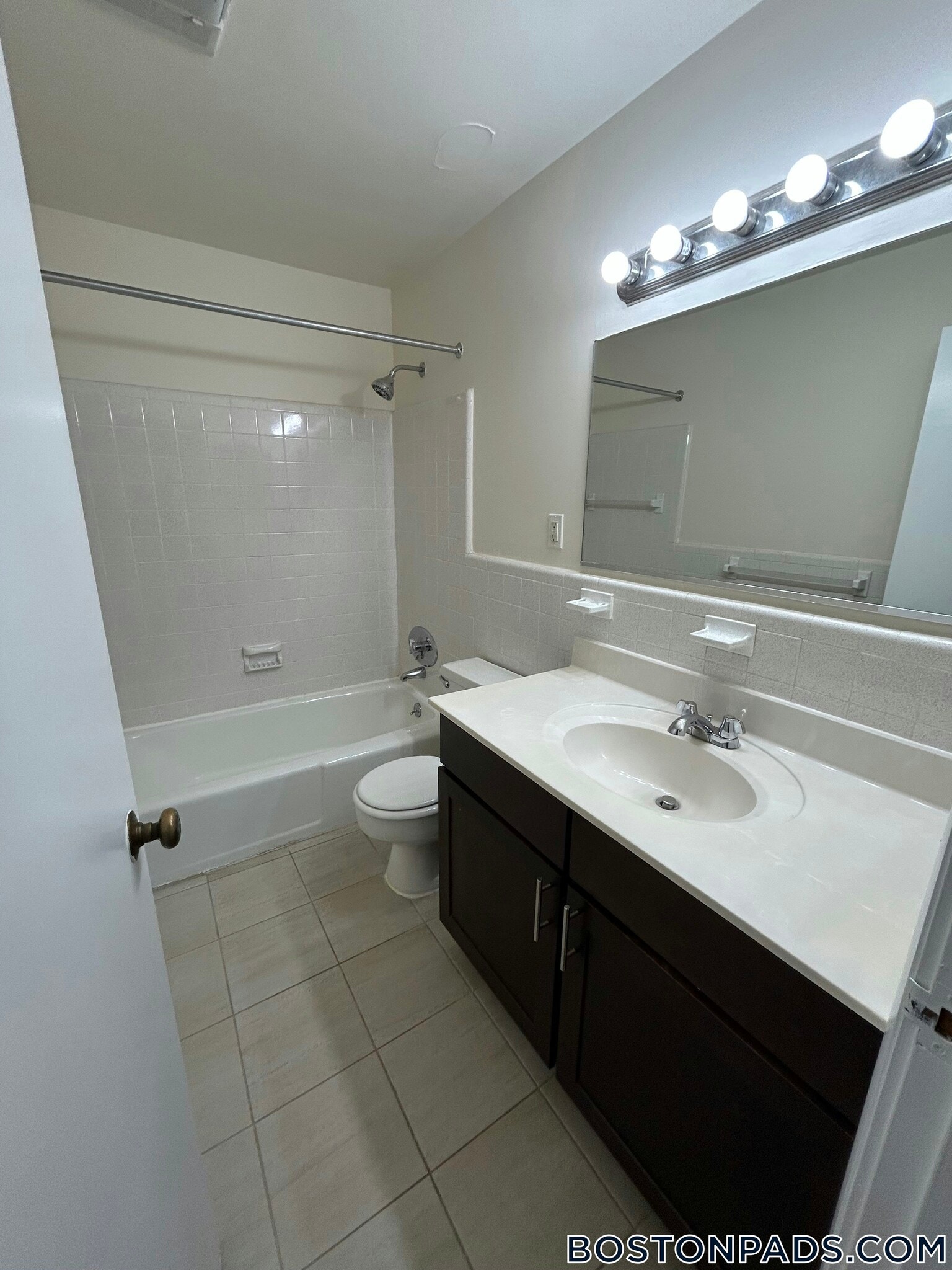 Building Photo - 7 Captain Parker Arms