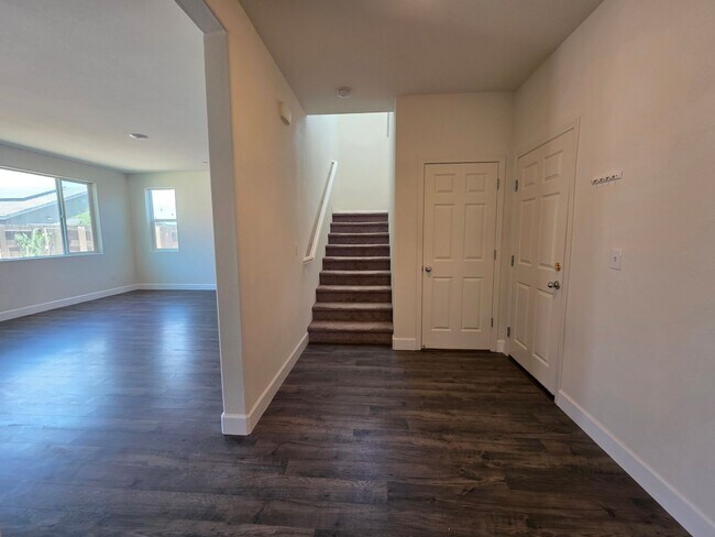 Building Photo - Newer 5 Bedroom 4.5 Bathroom in SE Visalia!! Coming soon!!