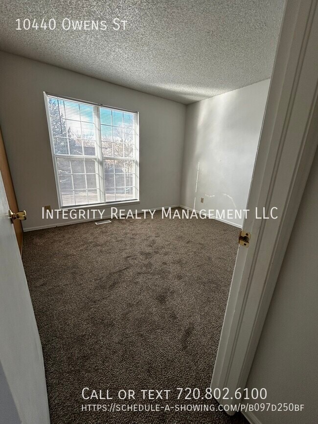 Building Photo - 10440 Owens St