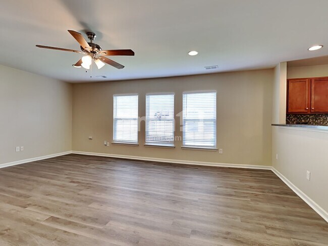 Building Photo - 1100 Briar Rose Ln