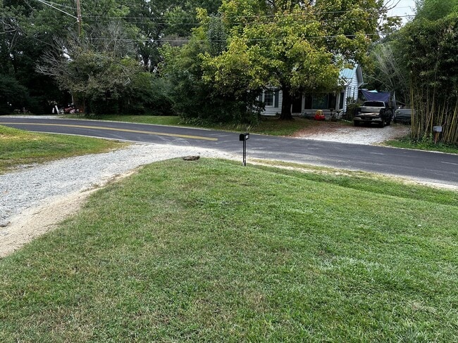 Building Photo - Renovated Bungalow in central High Point Location!!