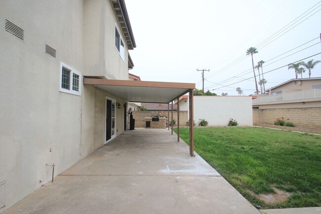 Building Photo - Welcome to this beautifully refreshed 4-bedroom, 2-bath two-story home located in desirable North...