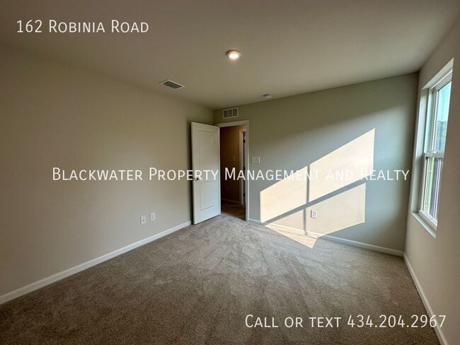 Building Photo - 162 Robinia Rd