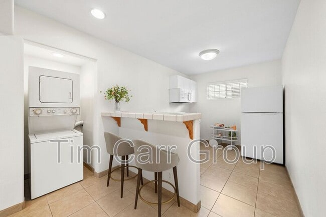 Building Photo - 221 Cabrillo St