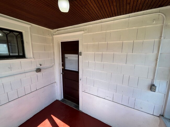 Building Photo - Fantastic 2 Bed 1 Bath Single Family Home in St. Paul! View and Get Approved TODAY!