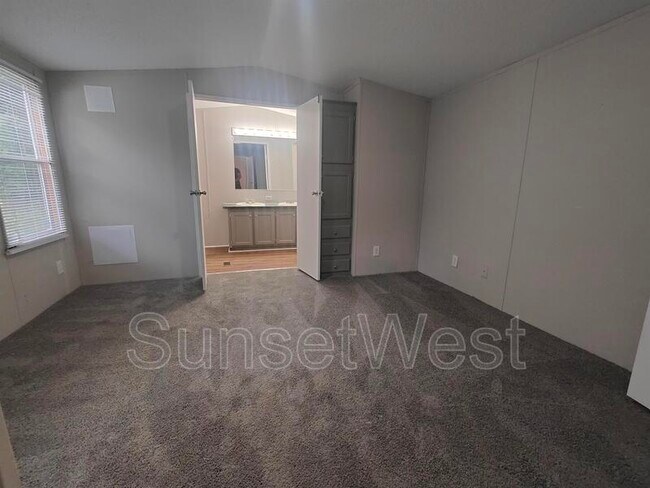 Building Photo - 193 Sunshine Dr