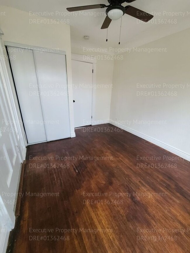 Building Photo - 3 bedroom/ 2 bathroom house located in East Bakersfield near a hospital and an elementary school.