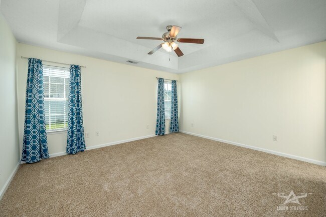 Building Photo - Split Floor Plan, Open and Bright