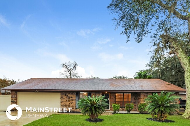 Building Photo - 6353 Tree Top Cir W