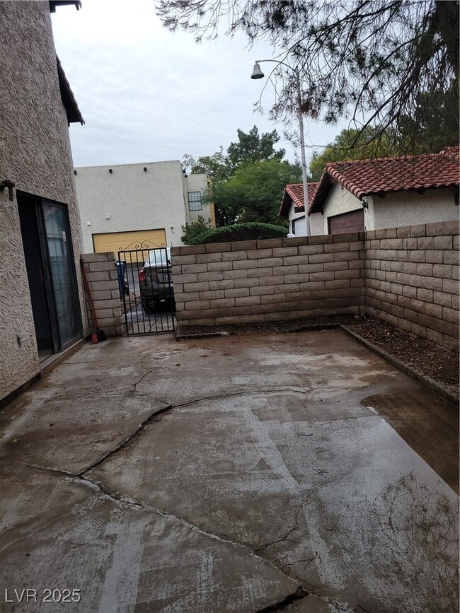 Building Photo - 610 Sea Pines Ln