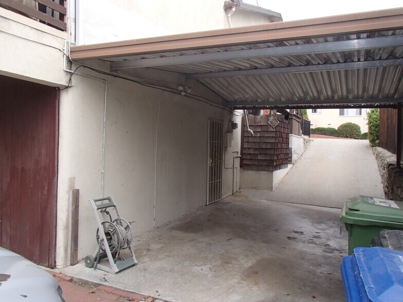 Side entrance to Studio unit - 11324 Biona Dr