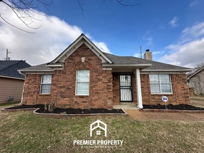 Building Photo - Cozy 3-Bedroom Memphis Rental with Brick Fireplace, High Ceilings & Fenced Yard