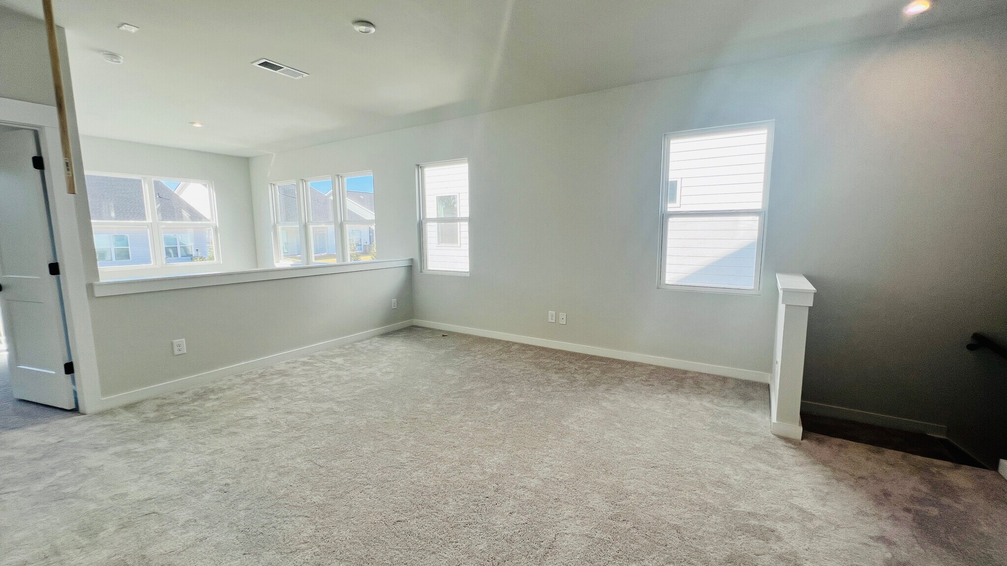 Building Photo - Room in Townhome on Munsing Dr
