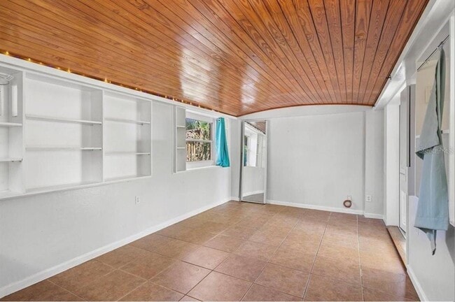 Building Photo - 3915 Iroquois Ave