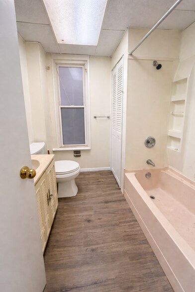 Building Photo - 166 5th Ave