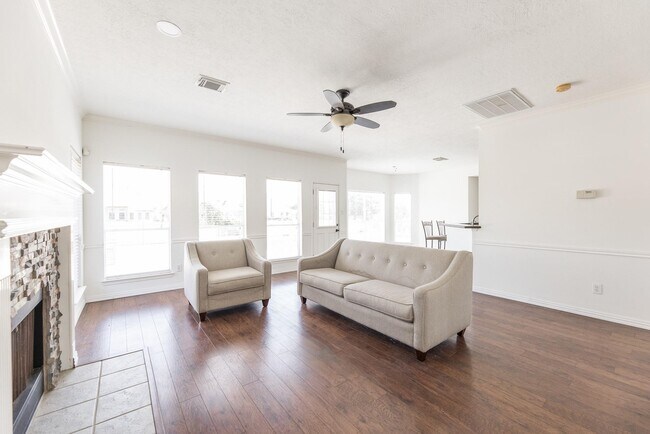 Building Photo - 15422 Downford Dr